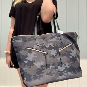 STELLA & DOT CAMO TOTE!